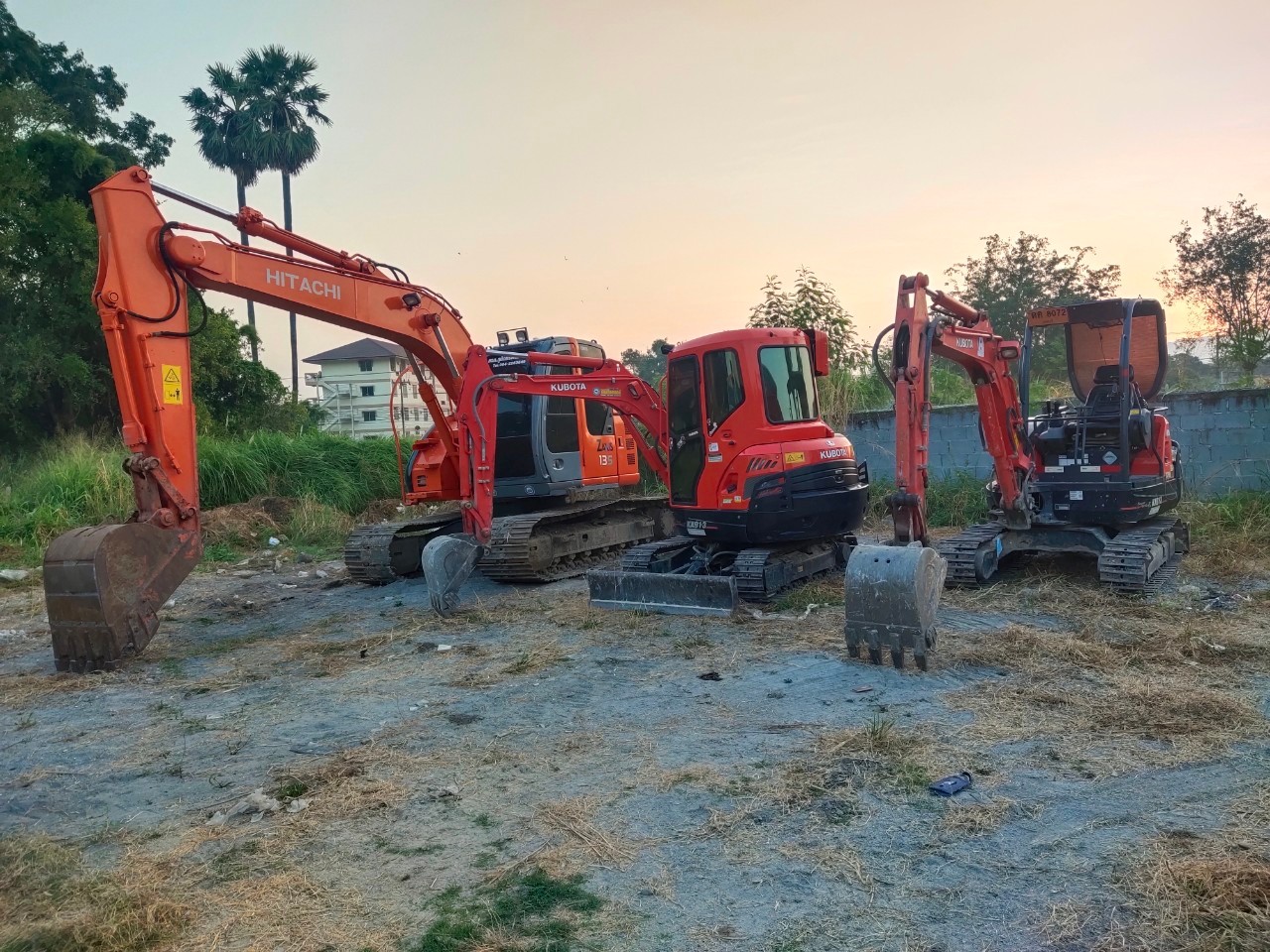 ให้เช่ารถแมคโคร ชลบุรี